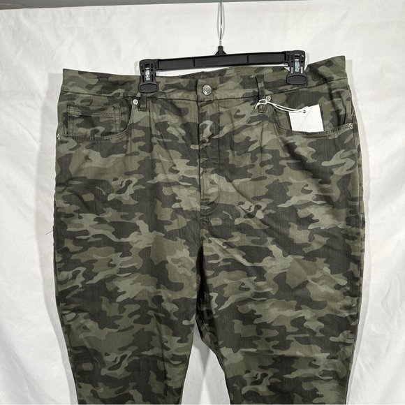 NEW‎ Good American [ Plus size 24 ] Good Waist Skinny Jeans in Camo Green - Picture 6 of 16